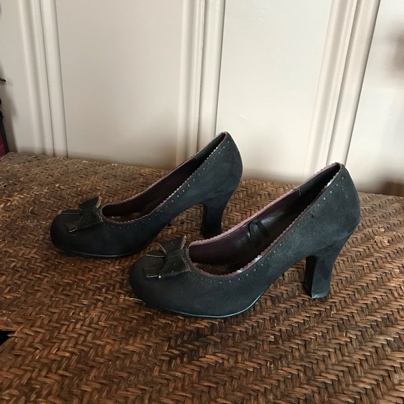 Vintage Style Heels - Picture 2 of 4